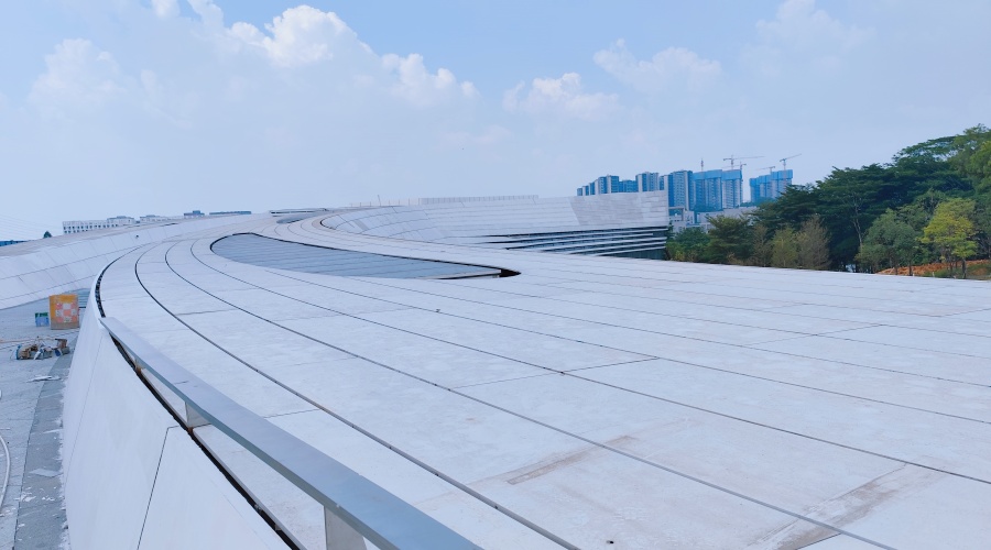 東莞大灣區大學GRC幕墻板火熱施工中